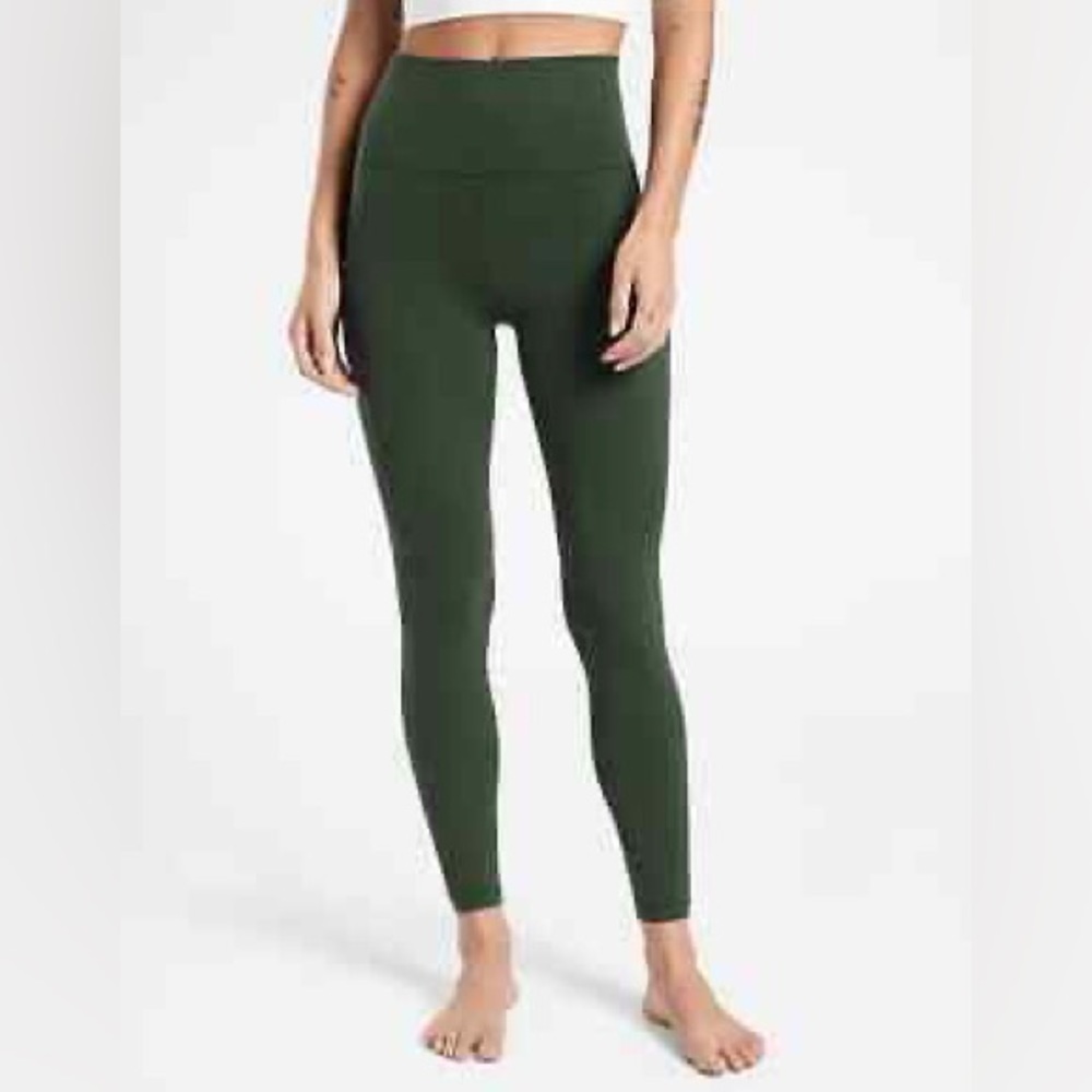 NWOT ATHLETA SALUTATION STASH POCKET II TIGHT.